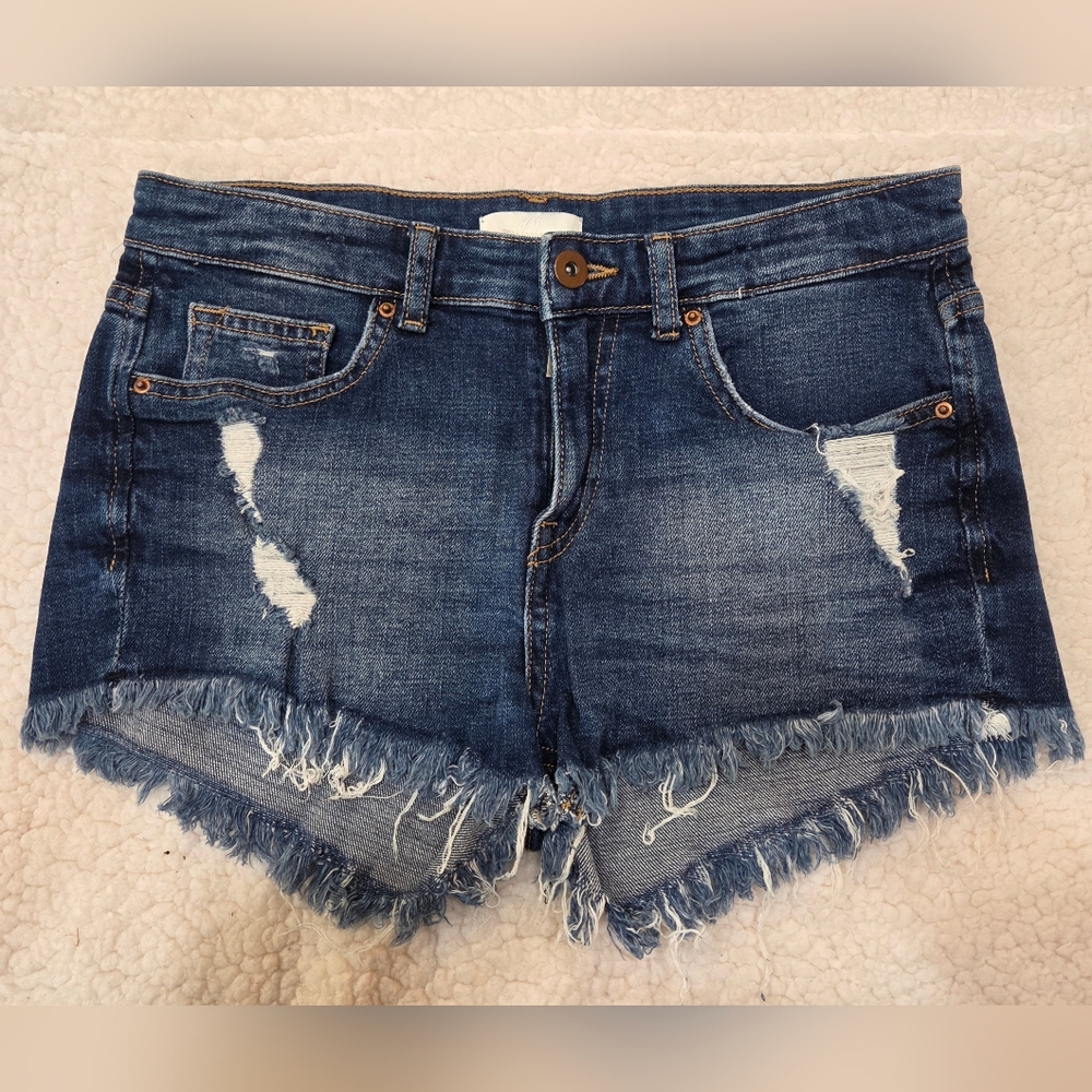 Chic Trendy Denim Distressed Women Shorts- Size 4 - Frayed Cut Off